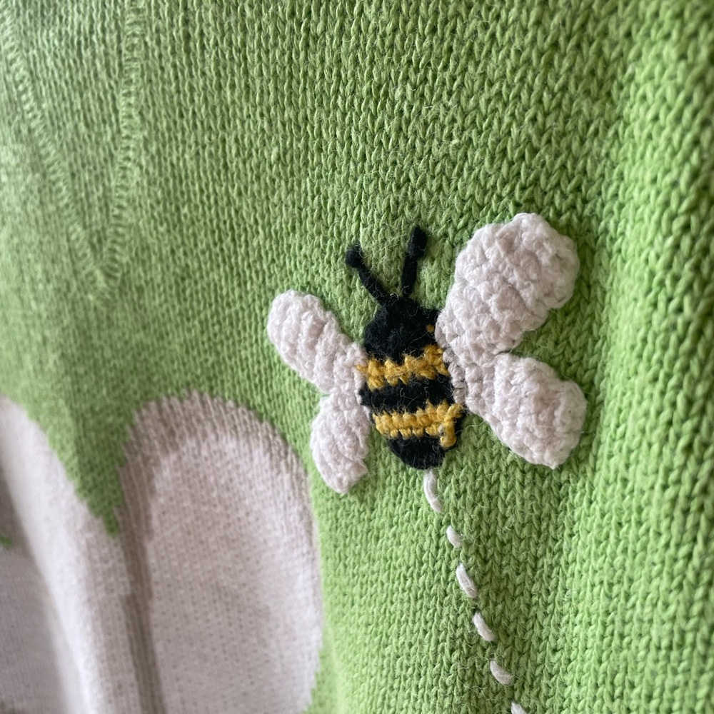 Quacker Factory Green Sweater with Floral and Bee Design Cotton Ramie Sz M - Picture 3 of 8
